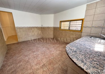 VENTA CASA DE 8 AMBIENTES CON LOCAL JOSE C PAZ